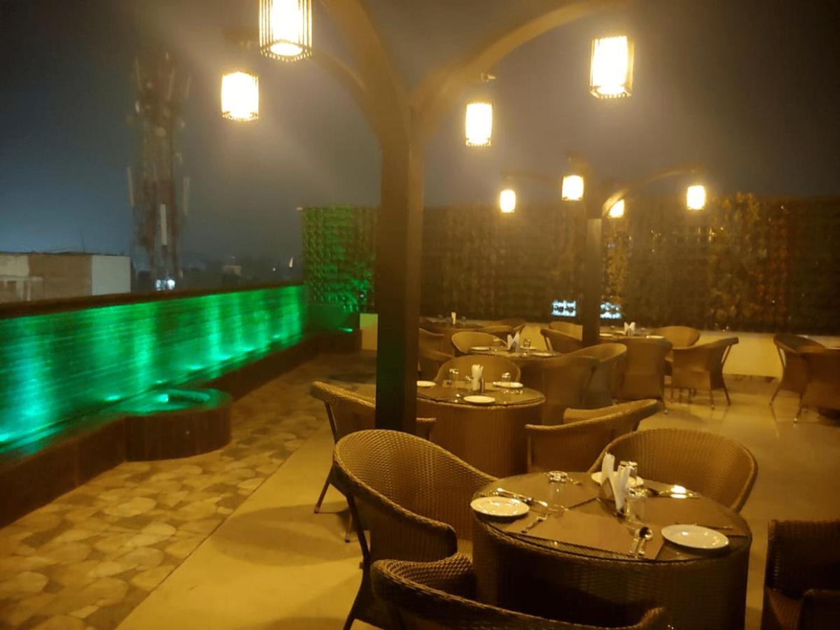 Hotel Shivoy Grand Варанаси Экстерьер фото