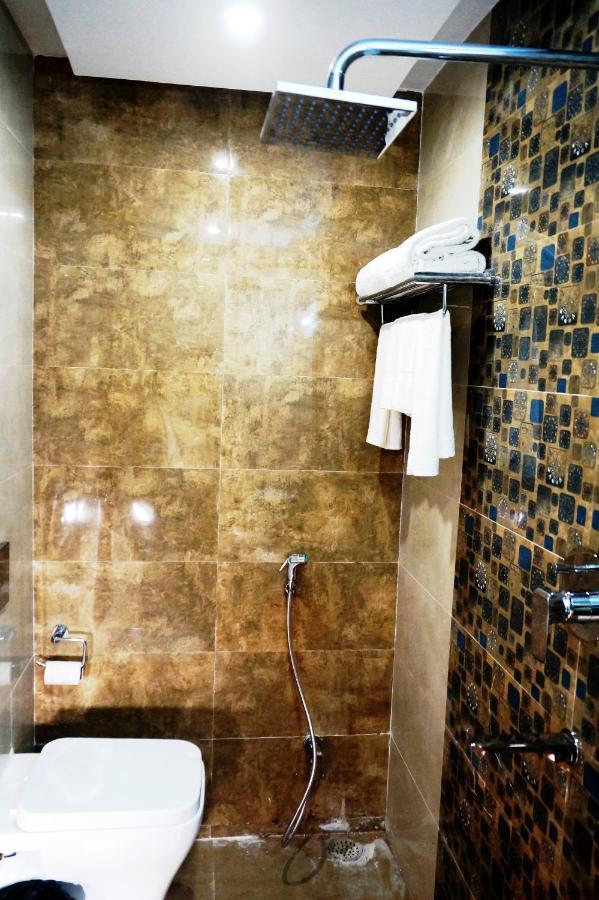Hotel Shivoy Grand Варанаси Экстерьер фото