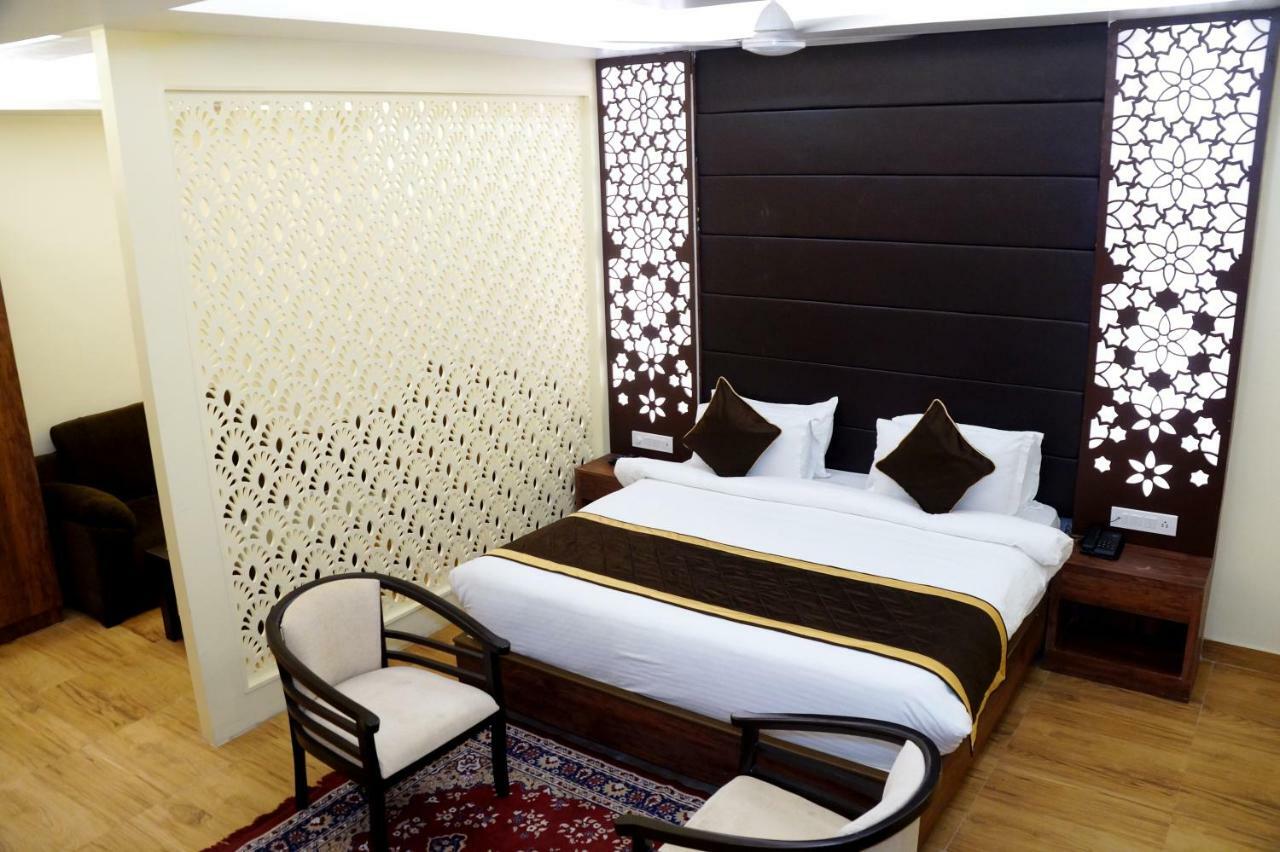 Hotel Shivoy Grand Варанаси Экстерьер фото