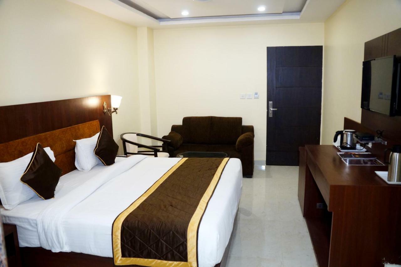 Hotel Shivoy Grand Варанаси Экстерьер фото