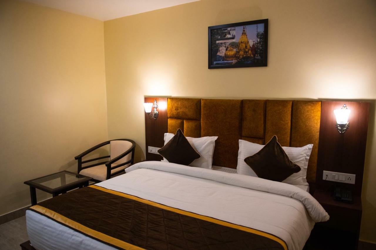 Hotel Shivoy Grand Варанаси Экстерьер фото