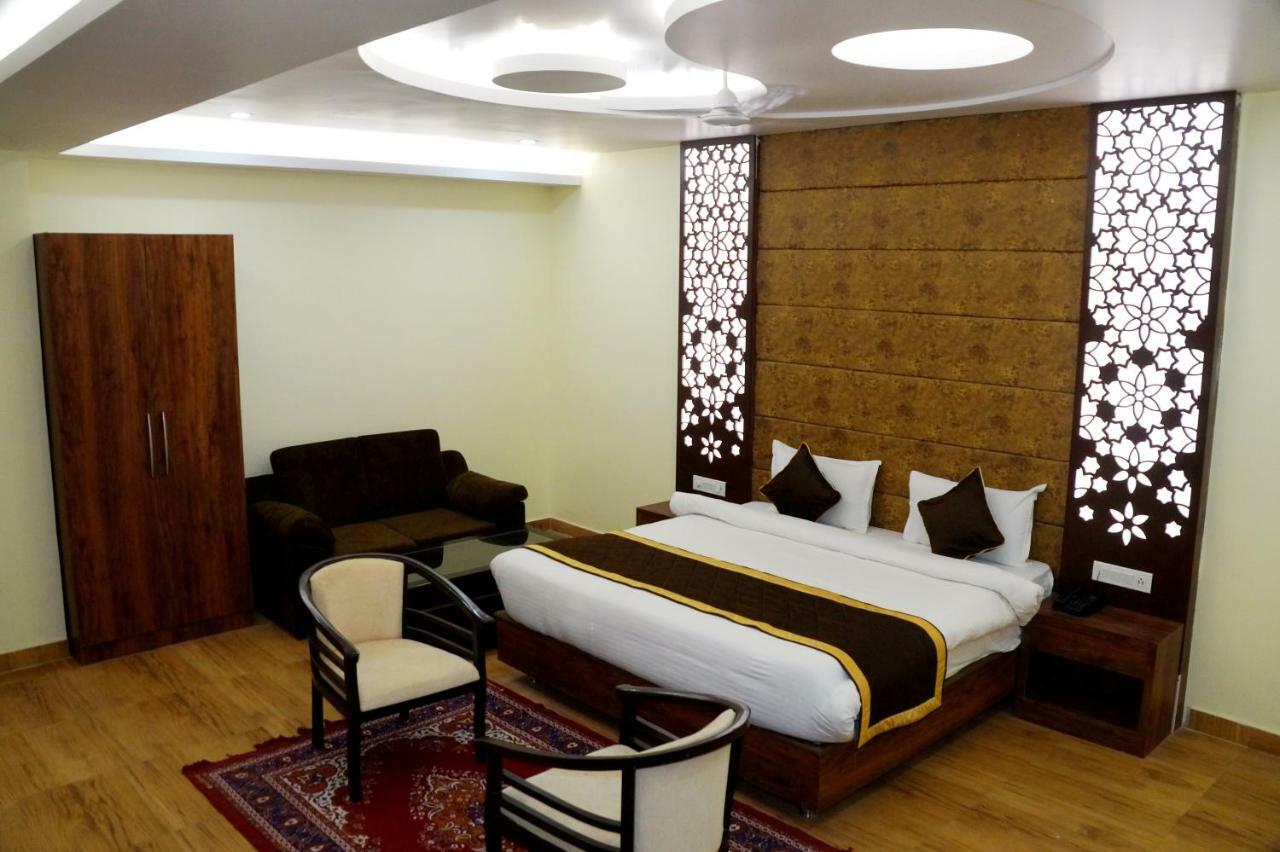 Hotel Shivoy Grand Варанаси Экстерьер фото